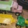 Műanyag teherautó és traktor