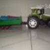 Nagy traktor tárcsázóval, pótkocsis ÚJ zöld